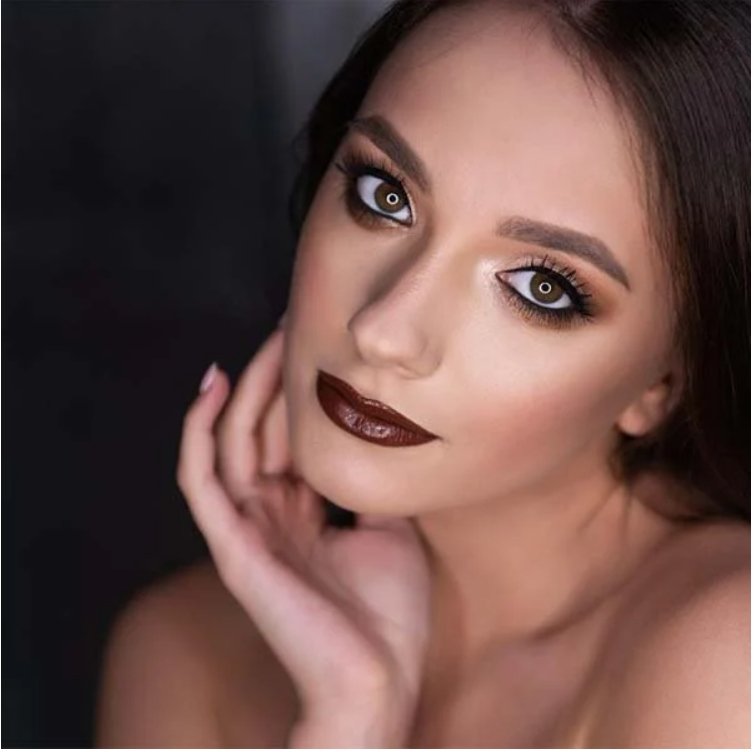 Look de labios marrones